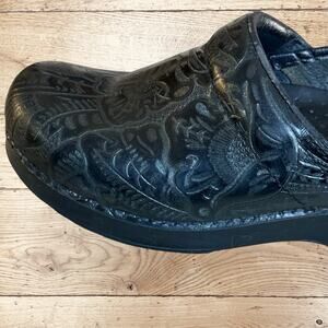 SOLD ….. Professional Tooled Leather Clogs Womens EU 38 Black Cla